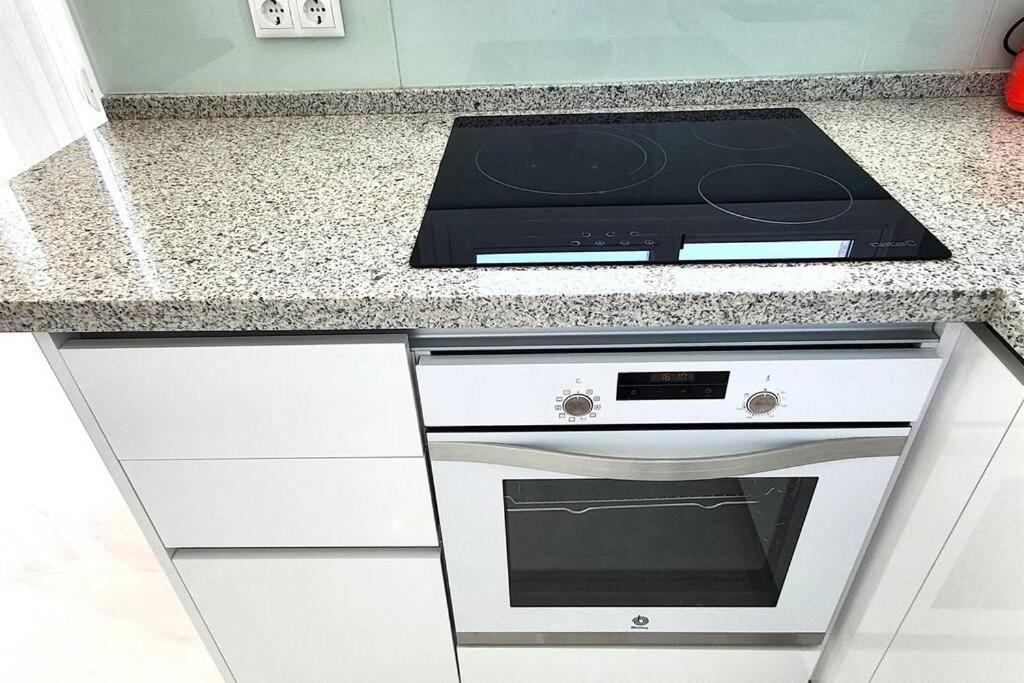 Skol 521. Fantastic Studio On The Beachfront For Holiday Rental. Marbella Eksteriør bilde